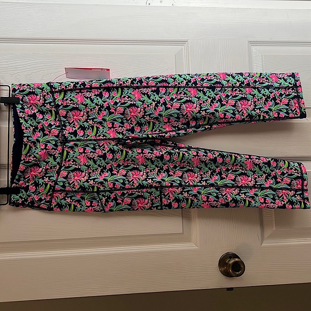 New with tags Lilly Pulitzer Weekender High Rise Crop leggings size Medium